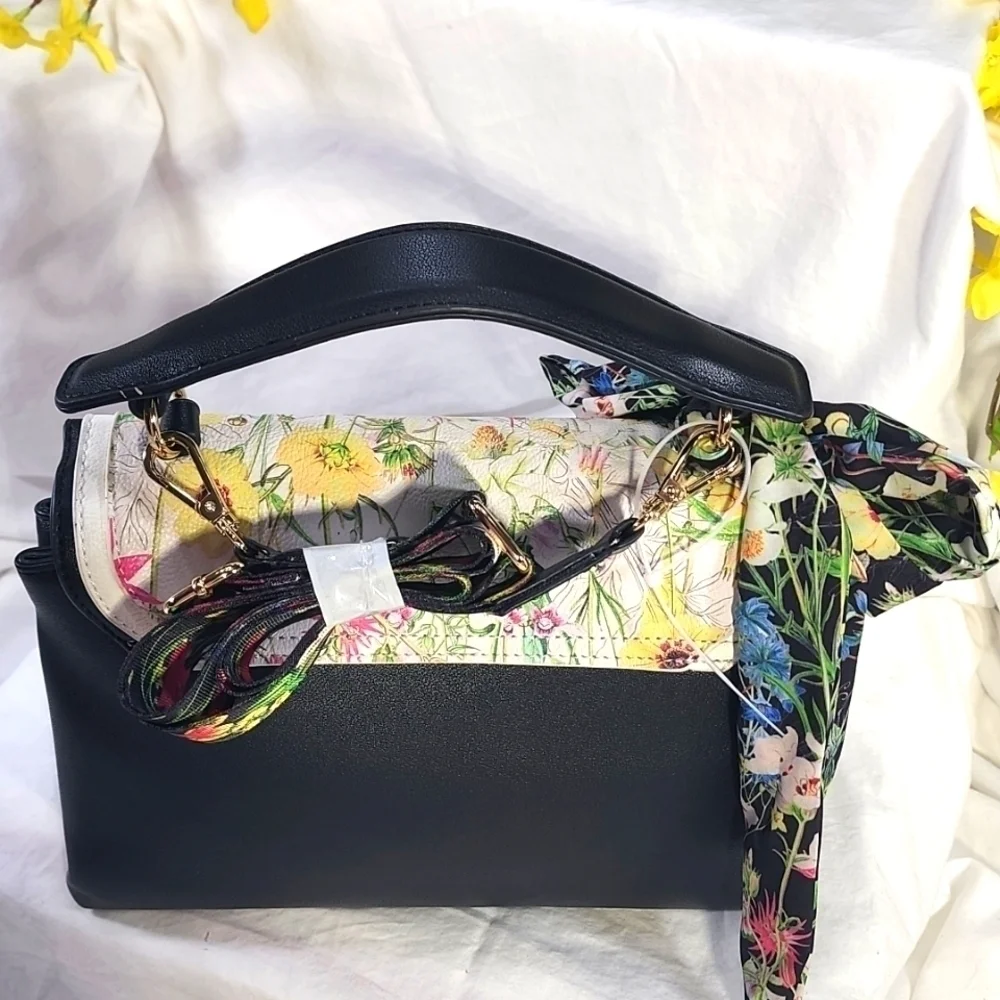BETSEY JOHNSON TOP HANDEL CROSSBODY